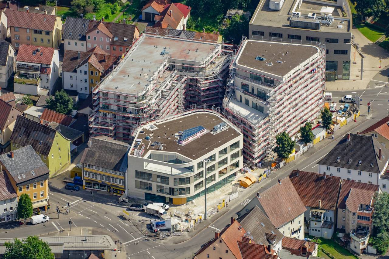 Draufsicht - Drei-Kronen-Hof mit Gerüst.